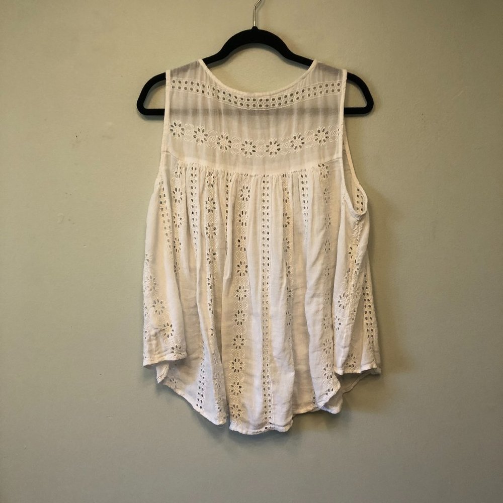 GAP Eyelet Tank Top Size XL